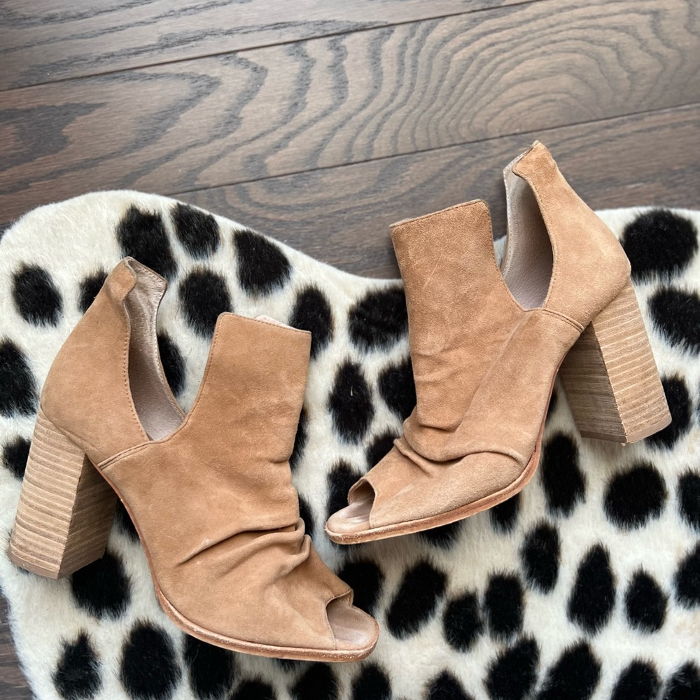 Tan Kristin Cavallari CL  Booties size 8